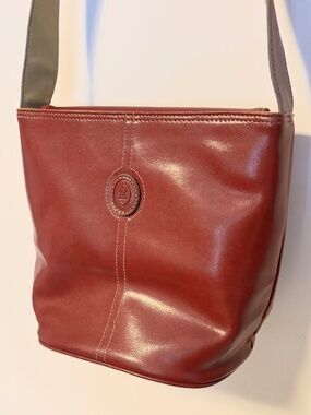 Mondani New York Leather Bucket Shoulder Crossbody Bag Purse Burgundy Maroon Red